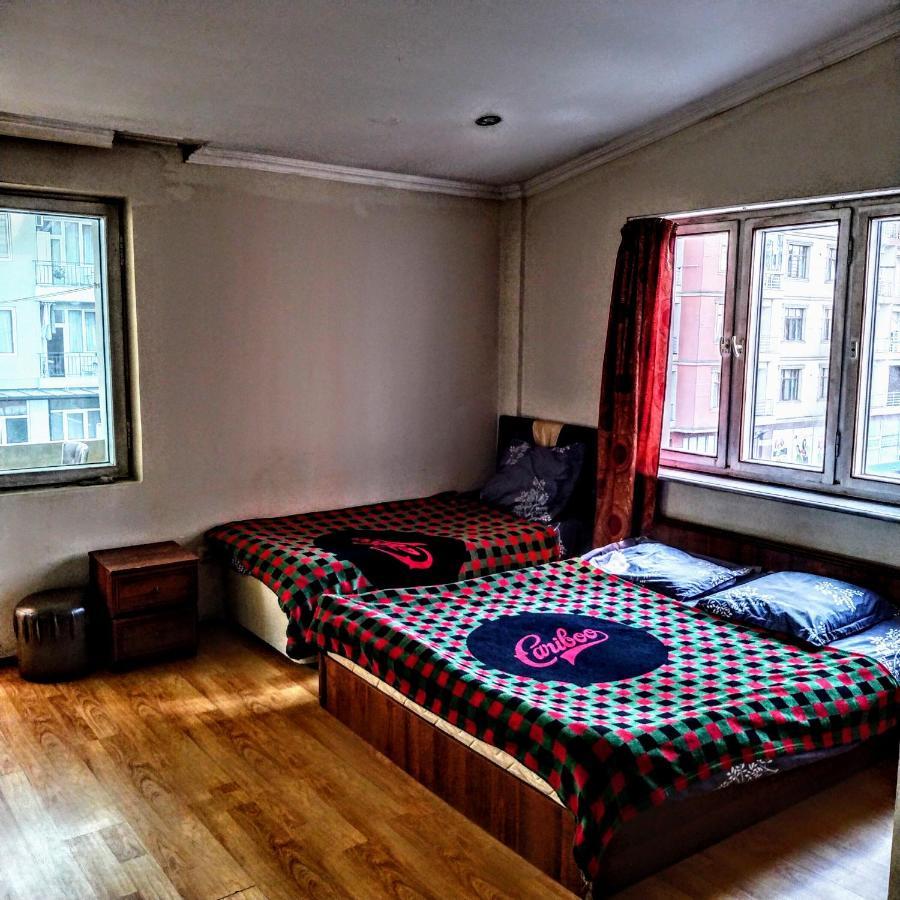 Masala Hostel Batumi Eksteriør bilde