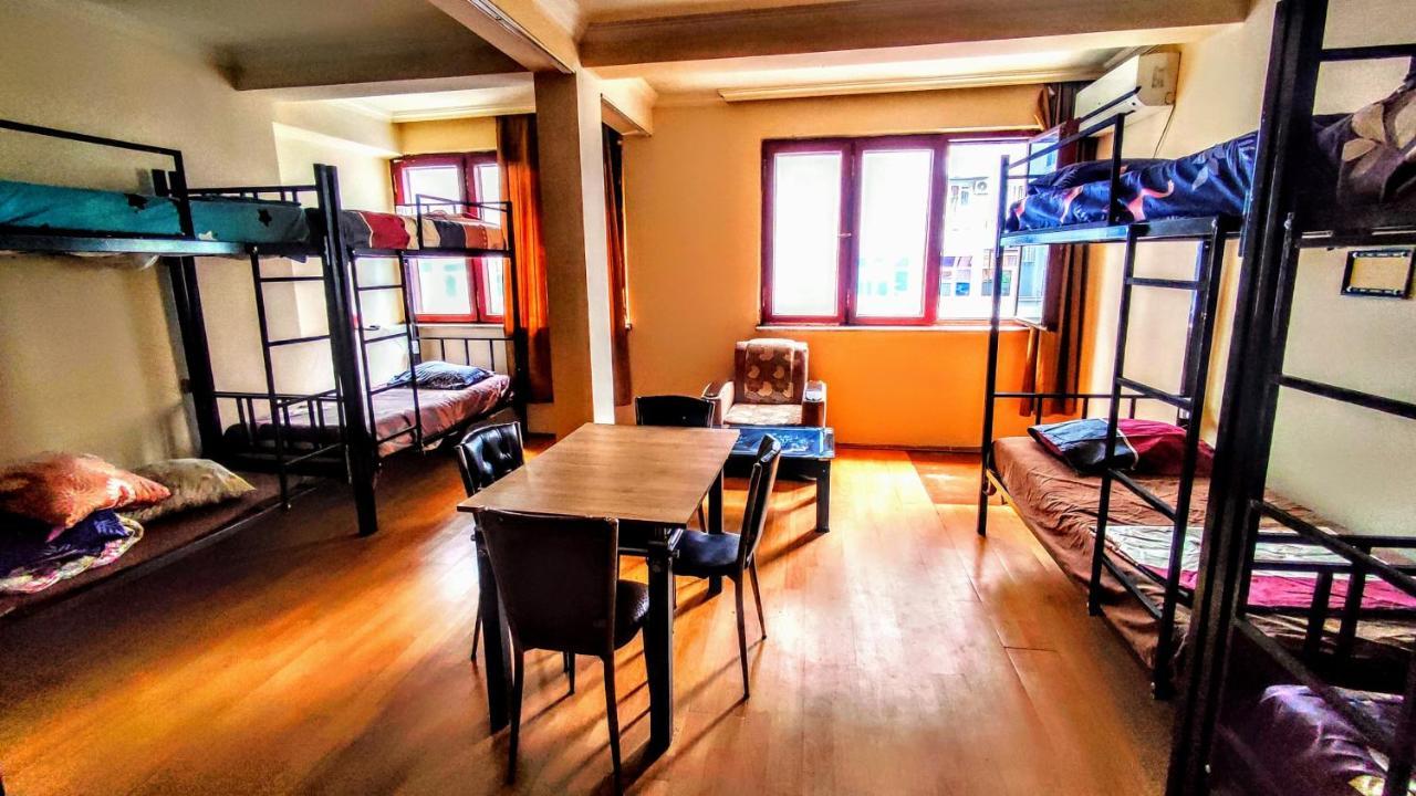 Masala Hostel Batumi Eksteriør bilde